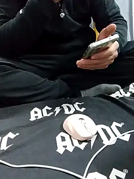 Snapshot of yazinyazin1 chatting on 12/20/25, 06:26 yazinyazin1 online show from 12/20/25, 06:26