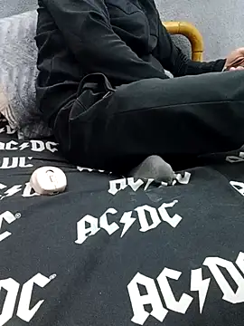 Snapshot of yazinyazin1 chatting on 12/22/25, 07:49 yazinyazin1 online show from 12/22/25, 07:49