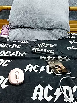 Snapshot of yazinyazin1 chatting on 12/23/25, 10:57 yazinyazin1 online show from 12/23/25, 10:57