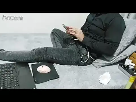 Snapshot of yazinyazin1 chatting on 01/16/26, 08:35 yazinyazin1 online show from 01/16/26, 08:35