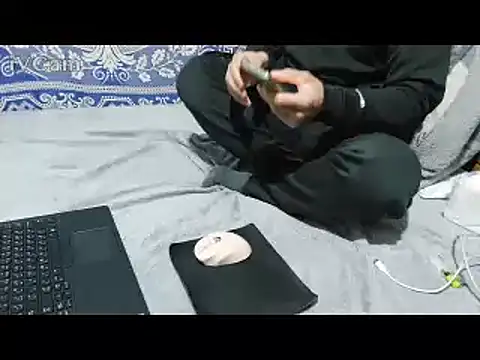 Snapshot of yazinyazin1 chatting on 02/06/26, 01:25 yazinyazin1 online show from 02/06/26, 01:25