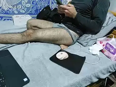 Snapshot of yazinyazin1 chatting on 02/13/26, 07:54 yazinyazin1 online show from 02/13/26, 07:54