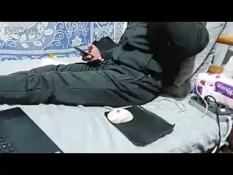 Snapshot of yazinyazin1 chatting on 02/18/26, 06:15 yazinyazin1 online show from 02/18/26, 06:15