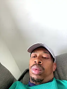 Snapshot of fitsexyman chatting on 01/17/26, 12:21 fitsexyman online show from 01/17/26, 12:21