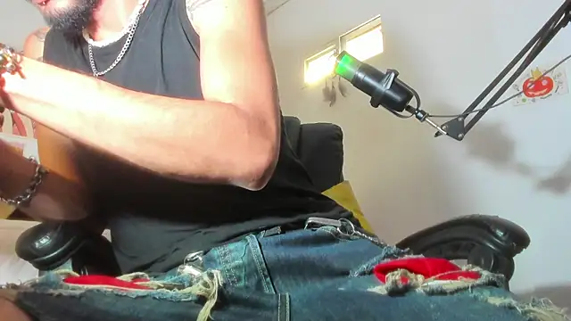 LovexJuxn  online show from 11/11/25, 12:16