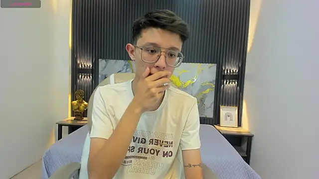 SantiagoRusso18 online show from 09/09/25, 12:37