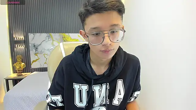 SantiagoRusso18 online show from 09/10/25, 12:38