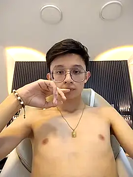 SantiagoRusso18 online show from 10/07/25, 03:20