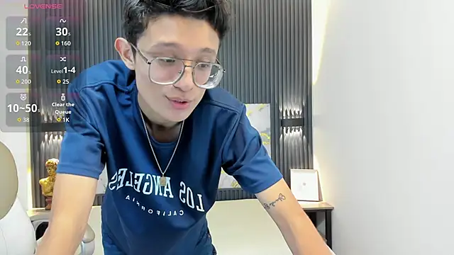 SantiagoRusso18 online show from 10/12/25, 01:10