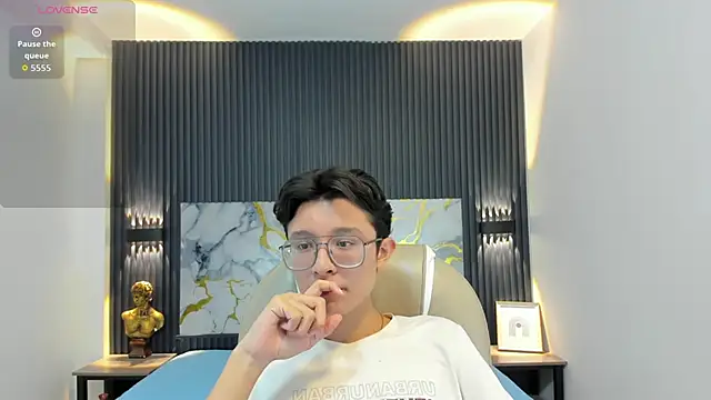 SantiagoRusso18 online show from 10/24/25, 12:01