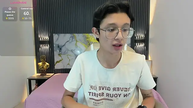 SantiagoRusso18 online show from 11/11/25, 01:11