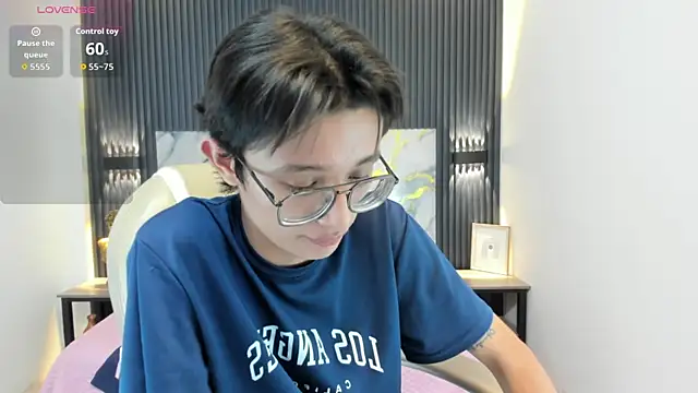 SantiagoRusso18 online show from 11/13/25, 03:38