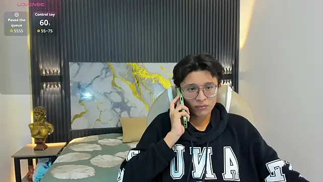 SantiagoRusso18 online show from 11/21/25, 02:32