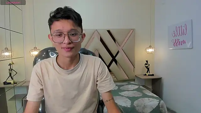 SantiagoRusso18 online show from 12/14/25, 07:40