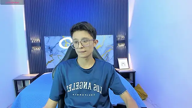 SantiagoRusso18 online show from 02/27/26, 07:36