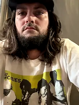 Snapshot of crashnasty chatting on 09/23/25, 03:37 crashnasty online show from 09/23/25, 03:37