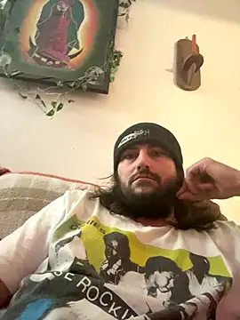 Snapshot of crashnasty chatting on 10/17/25, 03:53 crashnasty online show from 10/17/25, 03:53