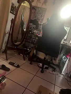 Snapshot of crashnasty chatting on 10/26/25, 05:35 crashnasty online show from 10/26/25, 05:35