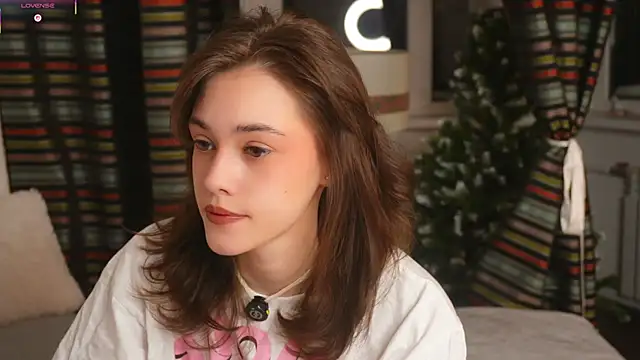 Snapshot of ttragedienne chatting on 12/23/25, 03:15 ttragedienne online show from 12/23/25, 03:15