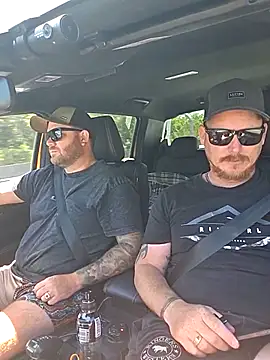 Snapshot of brokecountrylads chatting on 02/05/26, 01:43 brokecountrylads online show from 02/05/26, 01:43