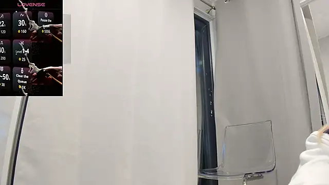 Ella Vee online show from 10/04/25, 03:59