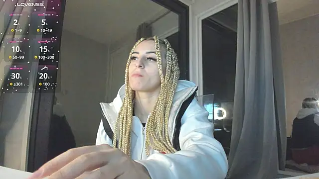 Ella Vee online show from 10/25/25, 03:03