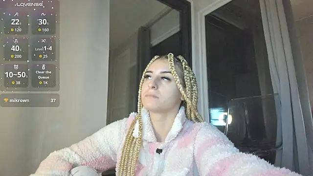 Ella Vee online show from 10/29/25, 03:53