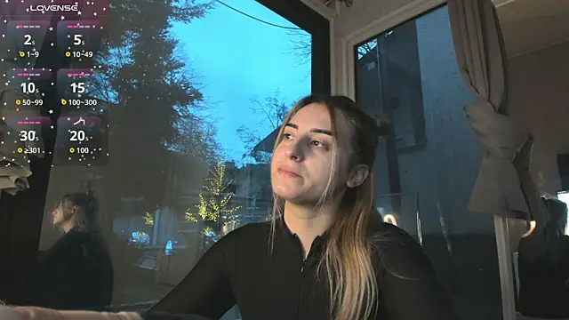 Ella Vee online show from 12/05/25, 05:38