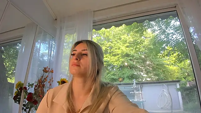 Ella Vee online show from 05/11/26, 04:40