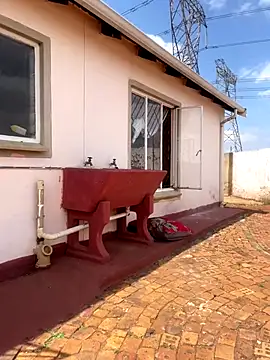 Melanin2002 online show from 10/31/25, 11:44