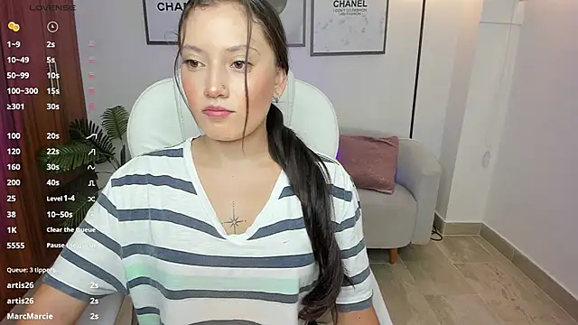 Snapshot of nylaa_rose chatting on 10/23/25, 06:50 nylaa rose online show from 10/23/25, 06:50