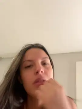 Snapshot of gaucha5 chatting on 05/29/26, 05:11 gaucha5 online show from 05/29/26, 05:11