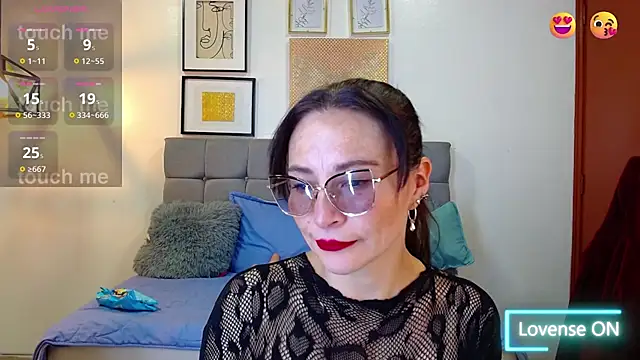  naomi s online show from 04/12/26, 01:27