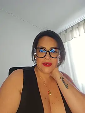 Snapshot of Nicoleefaith_ chatting on 06/17/26, 02:40 Nicoleefaith online show from 06/17/26, 02:40
