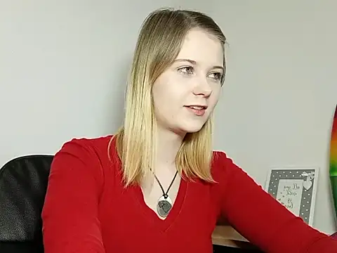 Snapshot of LydiaYoung chatting on 09/16/25, 06:09 LydiaYoung online show from 09/16/25, 06:09