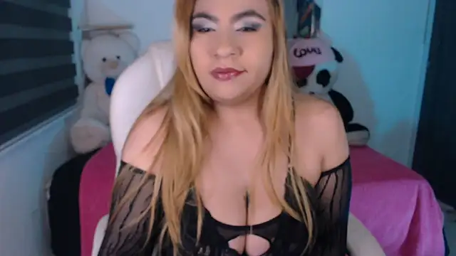 Snapshot of Sharonmendez chatting on 09/11/25, 12:11 Sharonmendez online show from 09/11/25, 12:11