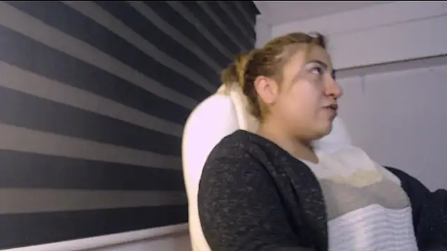 Snapshot of Sharonmendez chatting on 10/28/25, 02:37 Sharonmendez online show from 10/28/25, 02:37