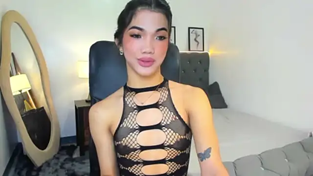 Snapshot of CassieSommereux chatting on 10/24/25, 06:04 CassieSommereux online show from 10/24/25, 06:04