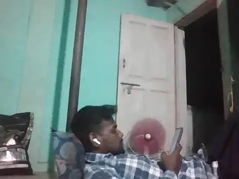 Snapshot of Tamilgud23 chatting on 05/18/26, 05:19 Tamilgud23 online show from 05/18/26, 05:19