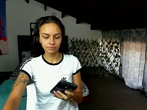 Skylovershot online show from 11/25/25, 01:44