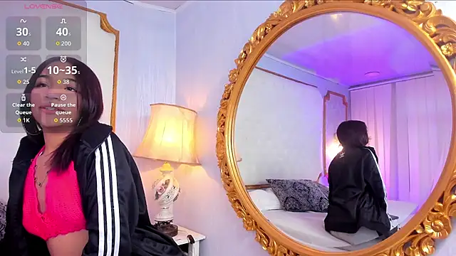 Manelyk evanss  online show from 11/19/25, 11:10