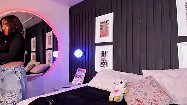 Manelyk evanss  online show from 03/18/26, 07:50