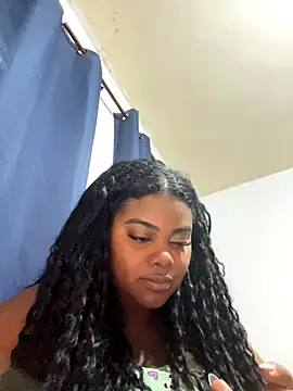 Snapshot of LunaSthena chatting on 10/18/25, 01:52 LunaSthena online show from 10/18/25, 01:52