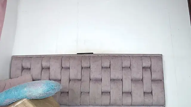 Alexa-Hunter online show from 06/17/26, 10:43