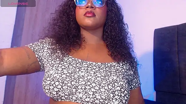 Mimi Gil online show from 12/22/25, 08:33