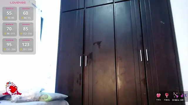 Snapshot of Aprill18_ chatting on 09/17/25, 01:02 Aprill18 online show from 09/17/25, 01:02