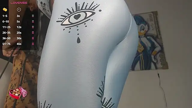 Snapshot of Aprill18_ chatting on 10/14/25, 01:12 Aprill18 online show from 10/14/25, 01:12