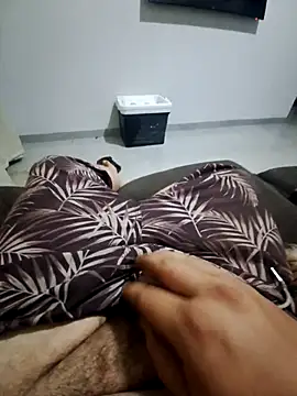 Snapshot of coisasdecasal2727 chatting on 11/02/25, 02:47 coisasdecasal2727 online show from 11/02/25, 02:47