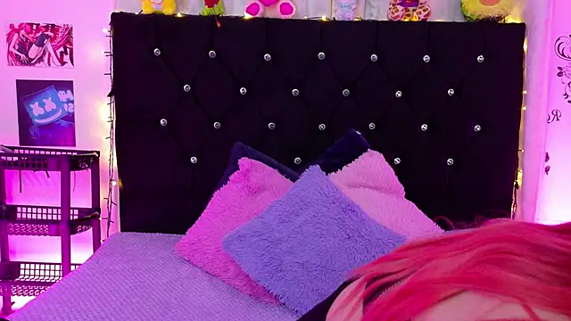 Snapshot of lizz_bela1 chatting on 10/17/25, 10:45 lizz bela1 online show from 10/17/25, 10:45
