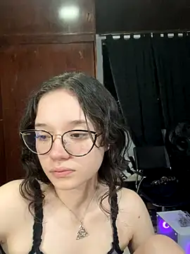 Snapshot of sukubo__ chatting on 12/19/25, 04:19 sukubo online show from 12/19/25, 04:19